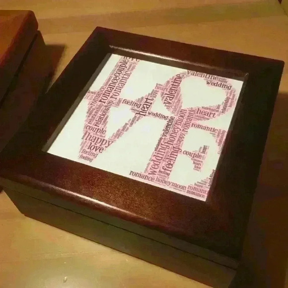 Roses or LOVE Jewelry/ Keepsake box - Picture 7 of 9